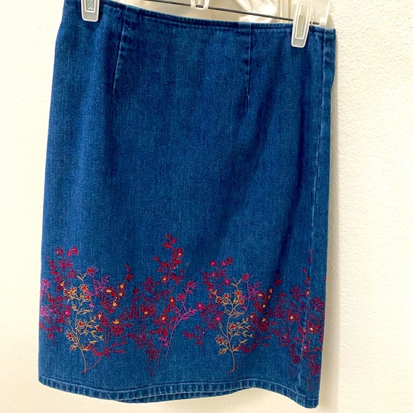 Ladies jean skirt size 4 - Picture 1 of 1